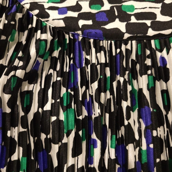 Kenneth Cole Reaction Pleated Polyester Sleeveless Blouse, Size L - Picture 4 of 7